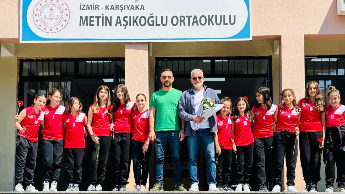 Okulumuz Voleybol Takımı Karşıyaka 2. Küme Küçük Kızlar Voleybol Turnuvası'na  katılım sağlamışlardır. 